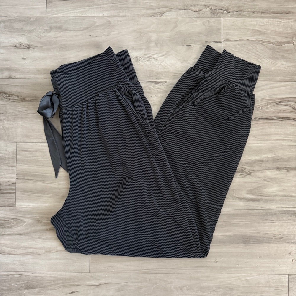 Victoria’s Secret Ribbed Lounge Jogger Pants with Satin Tie Women’s Size Medium